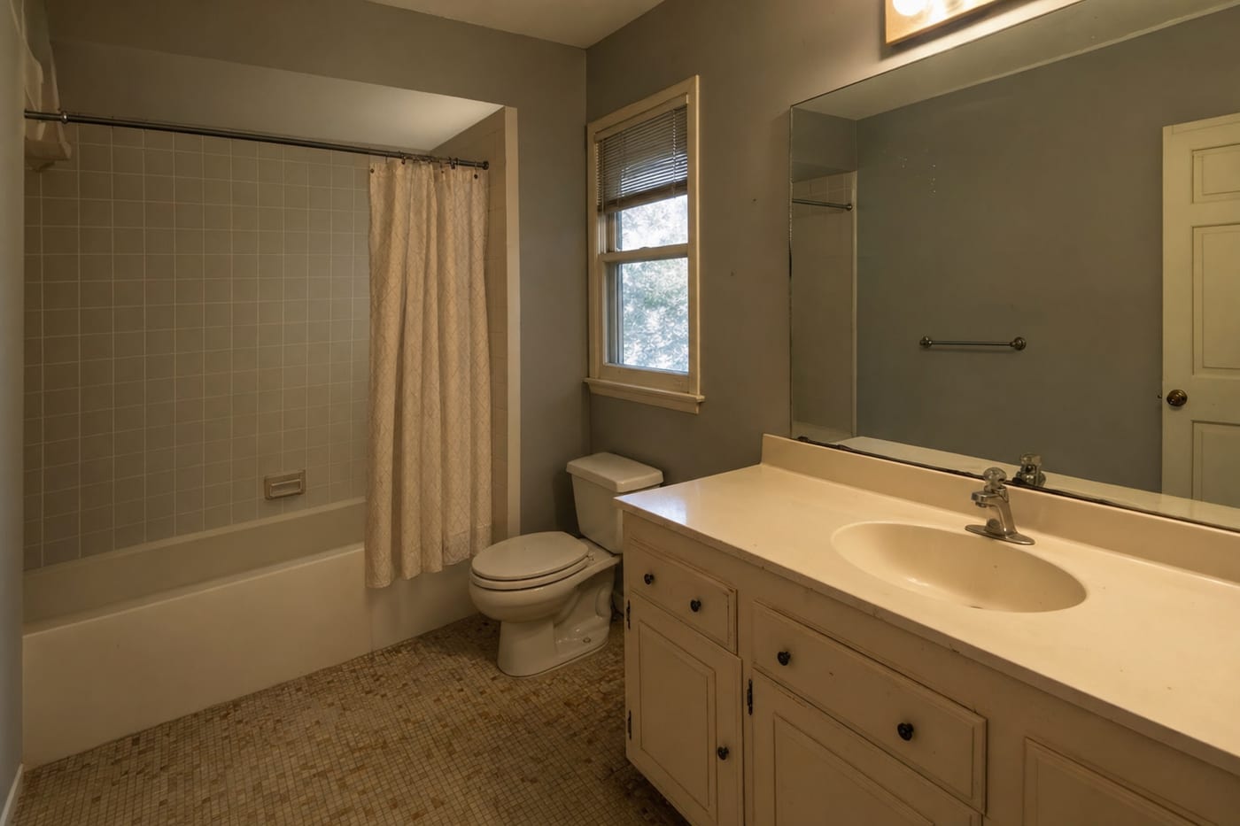 Dated bathroom before the remodel